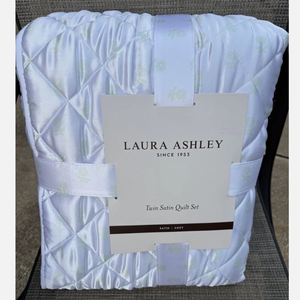 Laura Ashley Daisy Mae White Green Satin Polyester TWIN Quilt Set 2pc